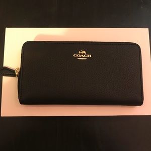 New with tags coach wallet clutch